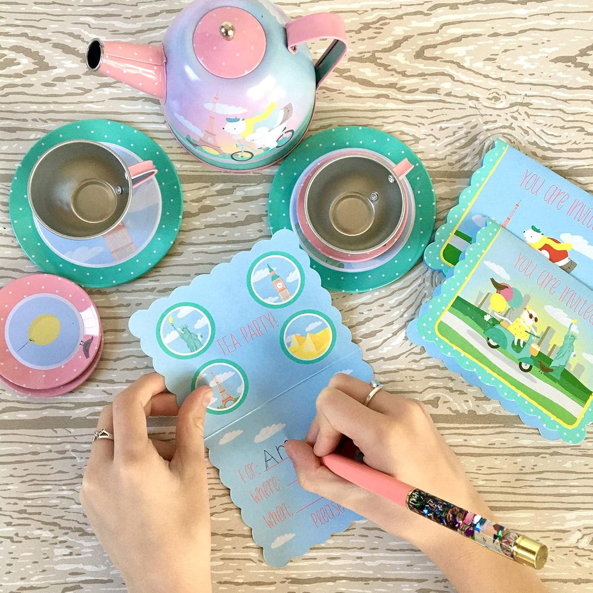 15 Piece Tin Tea Set with Carry Case H919293