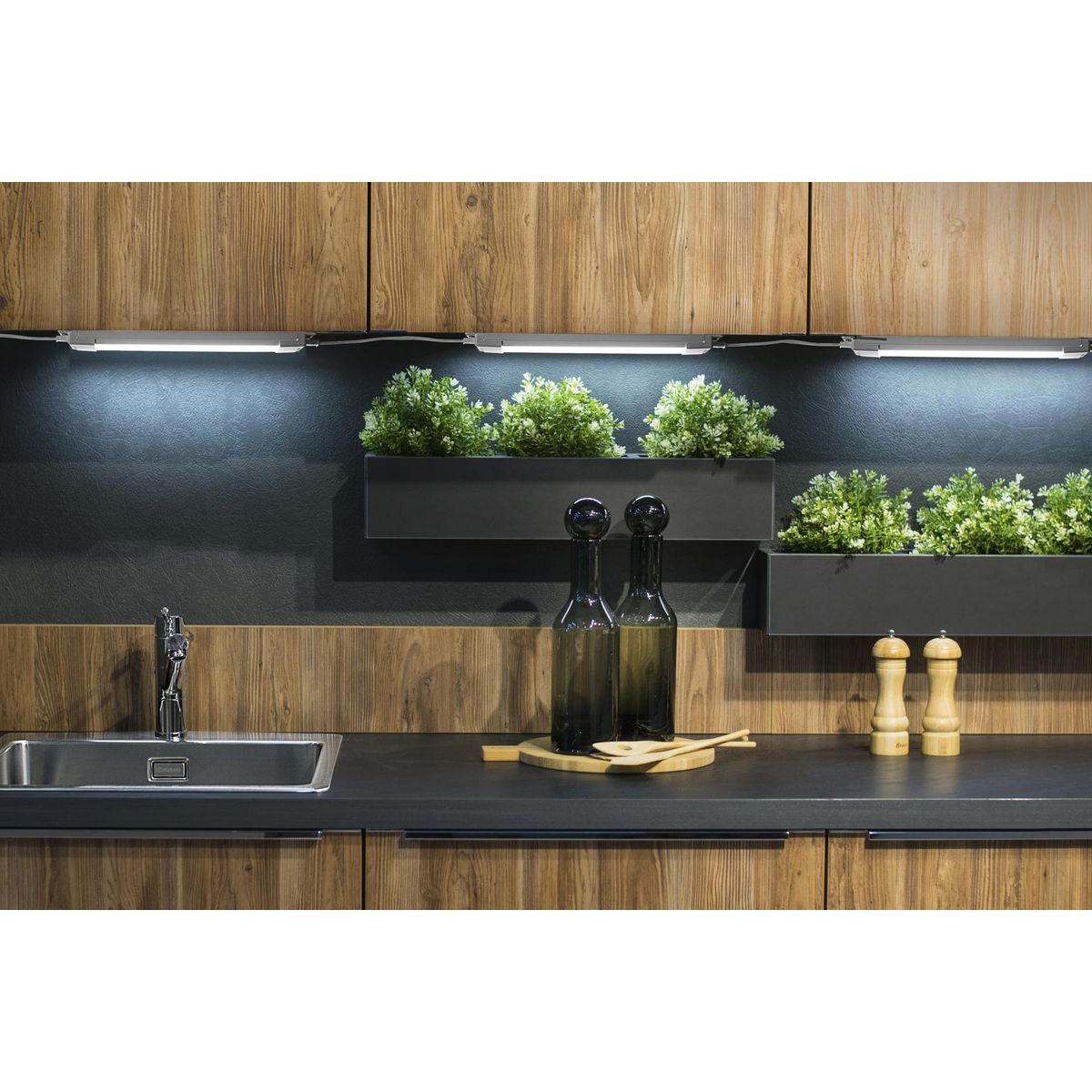 450 Lumen 12 in. Linkable LED Under Cabinet Light U504497